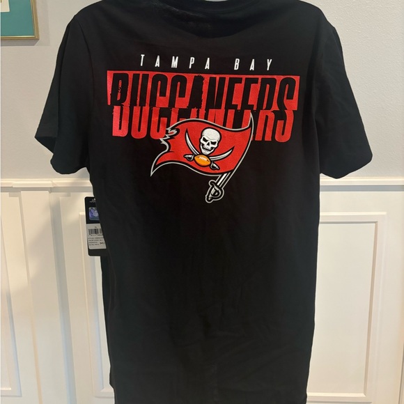 Tampa Bay Buccaneers  NFL Bucs Men’s XL X-Large Black Dual Sided Logo Shirt NWT - Picture 3 of 6
